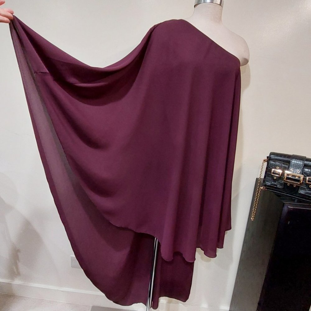 💥CHIC & SEXY💥VENUS One Shoulder Asymmetrical Cape Dress in Plum - Picture 5 of 12